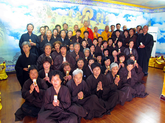 师父与居士合照.jpg